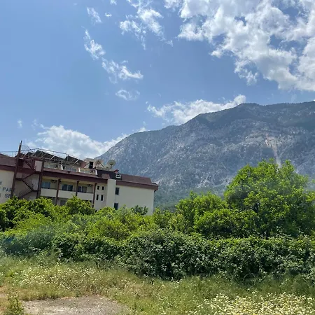Castle Park Отель